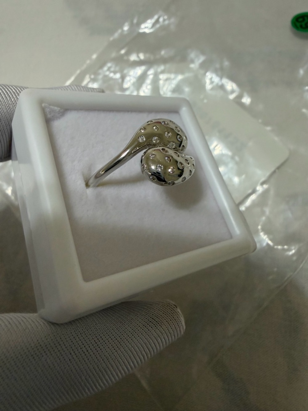 MOISSANITE 0.228CT RING - Picture 10 of 14